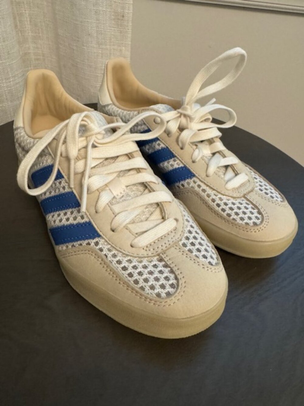 (Adidas) Gazelle in Off White / Focus Blue - Picture 5 of 11